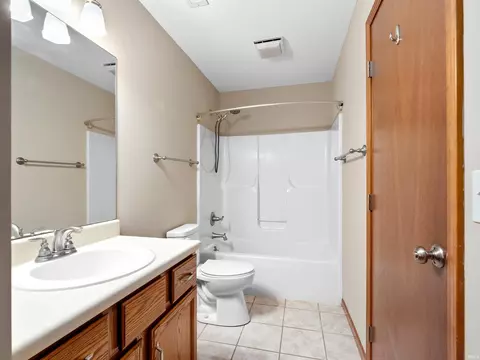 Bath - 1905 Maple Ln, Garrett, IN 46738 photo 1 of 5