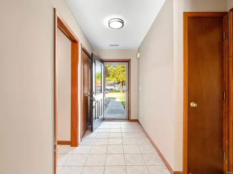 Entry Way - 1905 Maple Ln, Garrett, IN 46738 photo 1 of 1