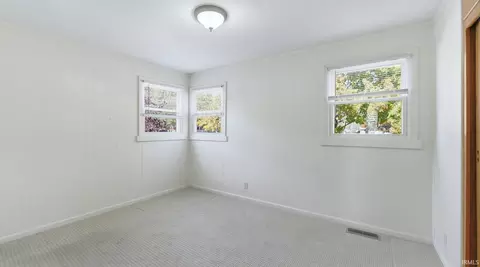 213 E Maple Grove St, Syracuse, IN 46567 photo 19