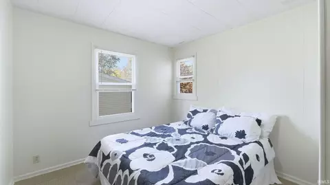 213 E Maple Grove St, Syracuse, IN 46567 photo 6