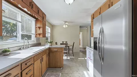 213 E Maple Grove St, Syracuse, IN 46567 photo 13