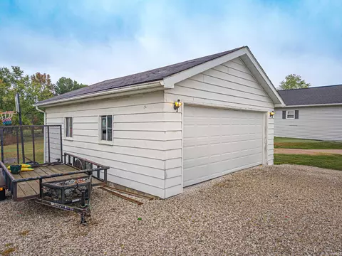 905 E Jasper Rd, Winslow, IN 47598 photo 3