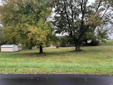 1425 S 1st St, Boonville, IN 47601