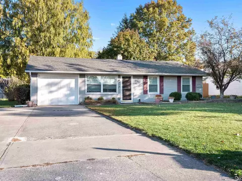 506 E Hill St, Garrett, IN 46738 photo 2