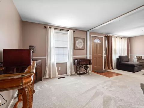 506 E Hill St, Garrett, IN 46738 photo 10