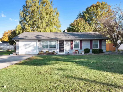 506 E Hill St, Garrett, IN 46738 photo 1