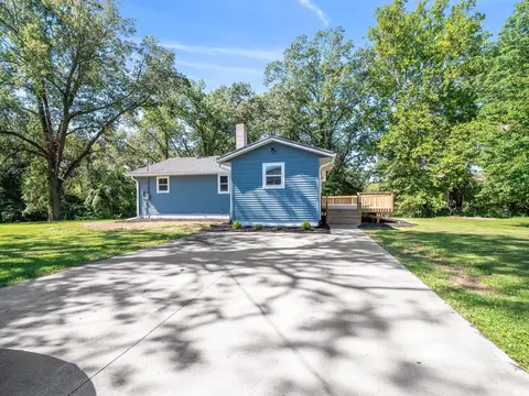 8941 E Nordman Dr, Syracuse, IN 46567 photo 2