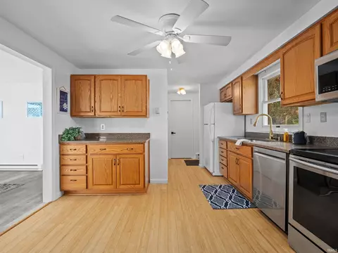Kitchen - 10454 N 800 E, Syracuse, IN 46567 photo 2 of 3