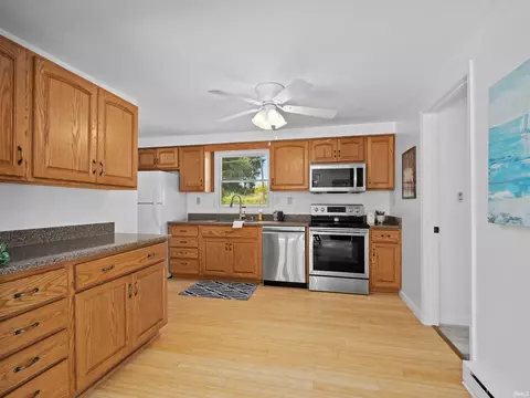 Kitchen - 10454 N 800 E, Syracuse, IN 46567 photo 1 of 3