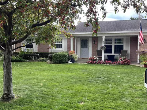 1505 N Bay Dr, Elkhart, IN 46514
