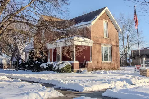 302 S Main St, Knox, IN 46534