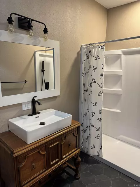 Bath - 35 E Sinclair St, Wabash, IN 46992 photo 1 of 5