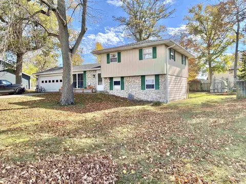 406 E Jackson St, Farmland, IN 47340