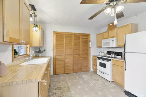 Kitchen - 402 E 11th St, Brookston, IN 47923 photo 3 of 4
