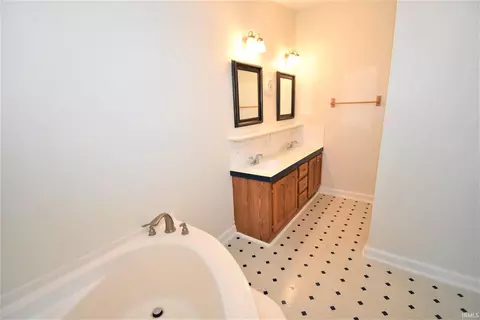 909 E 8th St, Fowler, IN 47944 photo 25