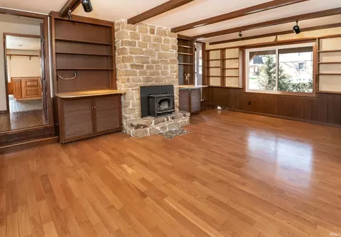 Living - 2131 E Meadow Bluff Ct, Bloomington, IN 47401 photo 2 of 4