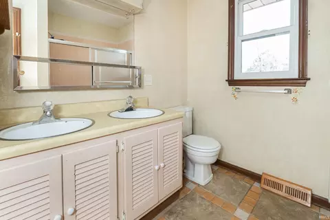 Bath - 2131 E Meadow Bluff Ct, Bloomington, IN 47401 photo 1 of 2