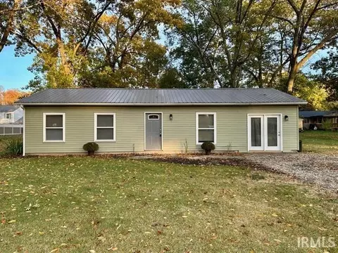 3732 N Greenwood Dr, Warsaw, IN 46582