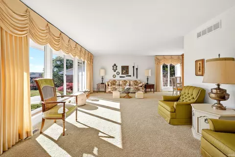 Living - 317 E Clover Ln, Bloomington, IN 47408 photo 1 of 7
