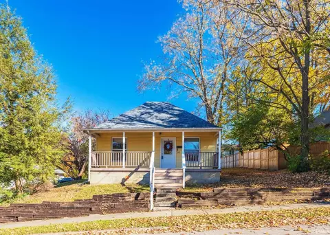 Exterior - 944 N Jackson St, Bloomington, IN 47404 photo 10 of 10