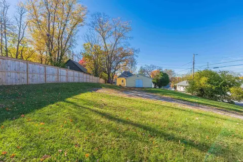 Exterior - 944 N Jackson St, Bloomington, IN 47404 photo 4 of 10