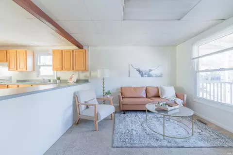 Living - 944 N Jackson St, Bloomington, IN 47404 photo 1 of 1