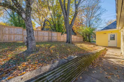 Exterior - 944 N Jackson St, Bloomington, IN 47404 photo 5 of 10