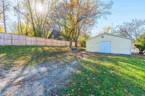 Exterior - 944 N Jackson St, Bloomington, IN 47404 photo 6 of 10