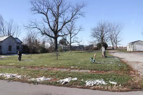 300 S Angle St, Dunkirk, IN 47336 photo 2