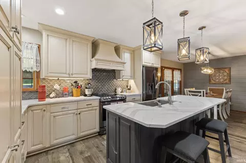 Kitchen - 209 River Dr, Bloomfield, IN 47424 photo 2 of 4