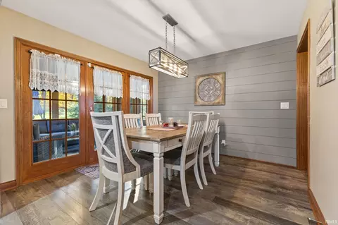 Dining - 209 River Dr, Bloomfield, IN 47424 photo 1 of 2