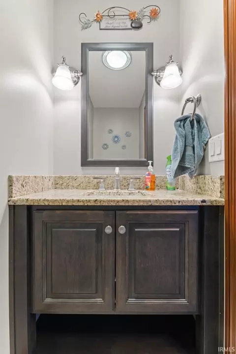 Bath - 209 River Dr, Bloomfield, IN 47424 photo 1 of 4