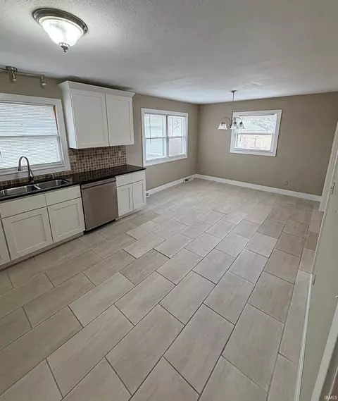 603 E John St, Washington, IN 47501 photo 10