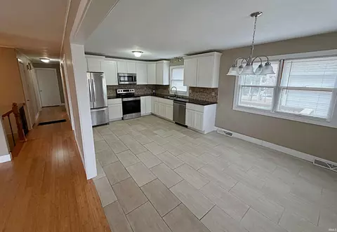603 E John St, Washington, IN 47501 photo 6