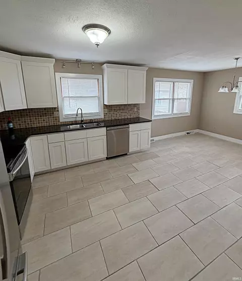 603 E John St, Washington, IN 47501 photo 9