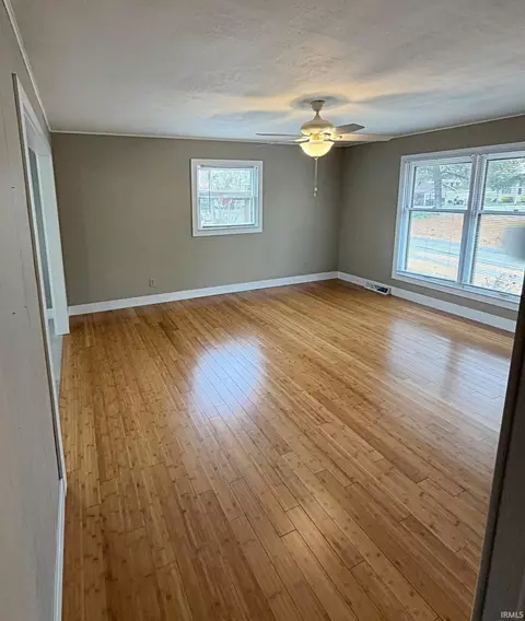 603 E John St, Washington, IN 47501 photo 3