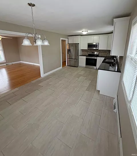 603 E John St, Washington, IN 47501 photo 7
