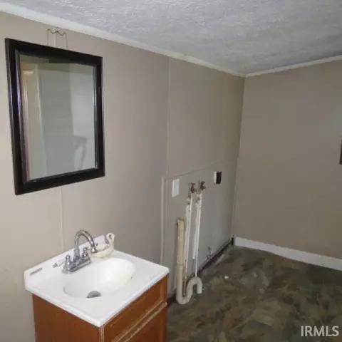 329 E 2nd St, Peru, IN 46970 photo 12