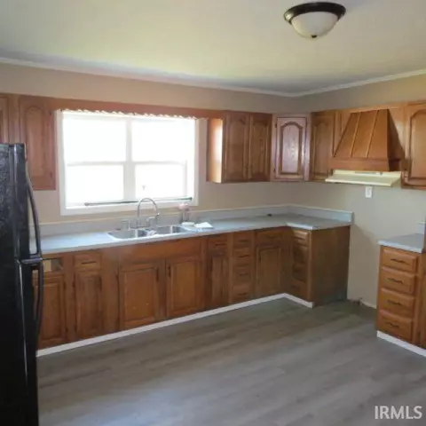 329 E 2nd St, Peru, IN 46970 photo 8