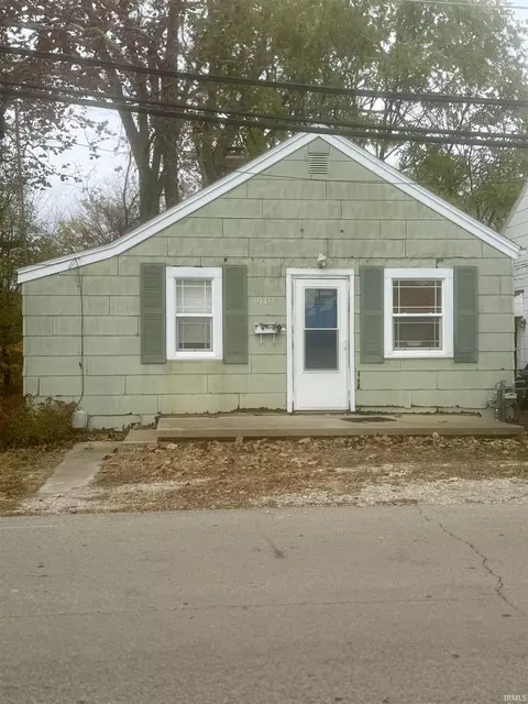 9118 W Canal St, Yorktown, IN 47396