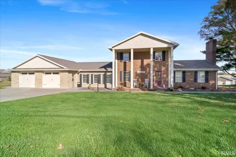 2352 E Warrenton Rd, Haubstadt, IN 47639