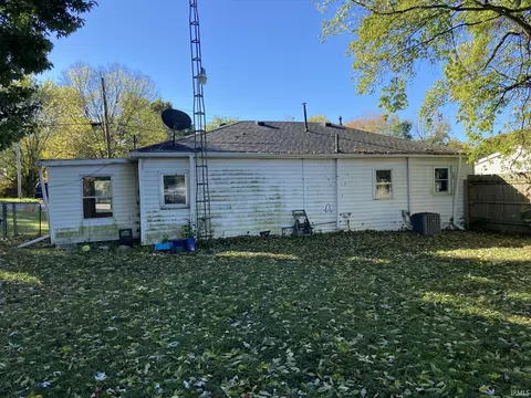 717 E Walnut St, Marion, IN 46952 photo 2