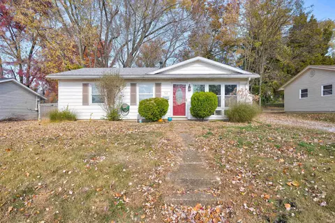713 Thornberry Dr, Evansville, IN 47710