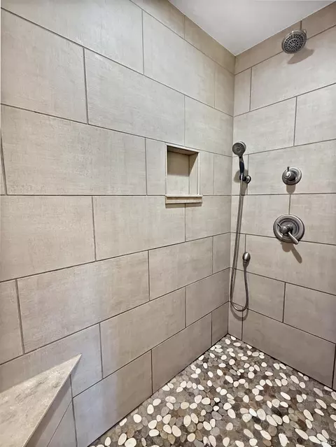 Bath - 1300 Worrell Dr, Jasper, IN 47546 photo 2 of 4