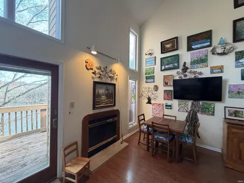 Dining - 4050 Eagle Bay Dr, Bloomington, IN 47401 photo 2 of 2