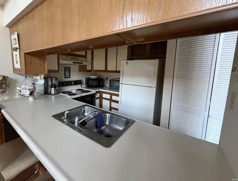 Kitchen - 4050 Eagle Bay Dr, Bloomington, IN 47401 photo 1 of 2