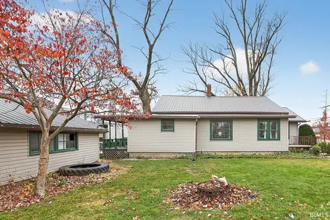 Exterior - 310 E Wabash Ave, Wakarusa, IN 46573 photo 3 of 4