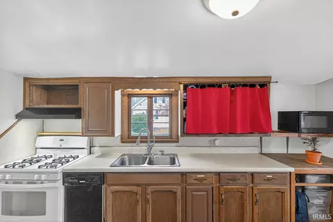 Kitchen - 310 E Wabash Ave, Wakarusa, IN 46573 photo 1 of 1