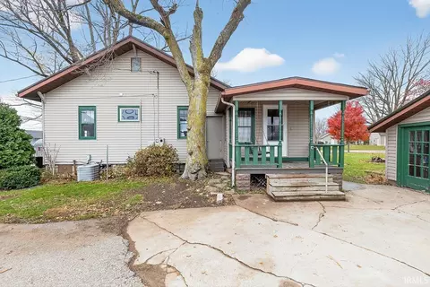 Exterior - 310 E Wabash Ave, Wakarusa, IN 46573 photo 2 of 4