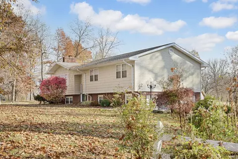 46 Woodlawn Dr, Mitchell, IN 47446 photo 2